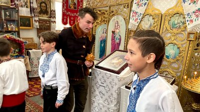 У Черкасах пластуни показали холодноярський різдвяний вертеп У Черкасах пластуни показали холодноярський різдвяний вертеп