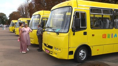 Громадам Хмельниччини передали шкільні автобуси, 31 серпня 2023, Хмельницький Громадам Хмельниччини передали шкільні автобуси, 31 серпня 2023, Хмельницький