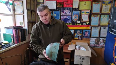 Батько Героя Небесної Сотні Устима Голоднюка показав речі, в яких він загинув на Майдані Батько Героя Небесної Сотні Устима Голоднюка показав речі, в яких він загинув на Майдані