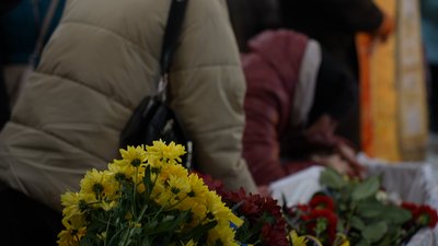В Конотопі на Сумщині провели в останню путь старшого солдата Андрія Мікулінцева В Конотопі на Сумщині провели в останню путь старшого солдата Андрія Мікулінцева