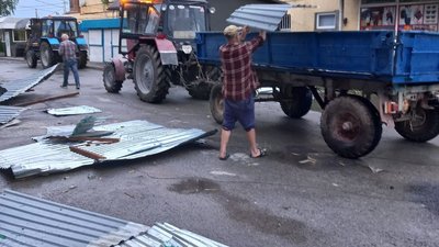 Зірвані дахи внаслідок негоди Зірвані дахи внаслідок негоди
