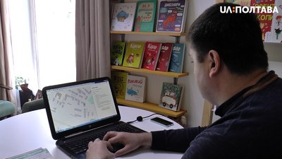 У Полтаві волонтери доставляють продукти та ліки пенсіонерам У Полтаві волонтери доставляють продукти та ліки пенсіонерам
