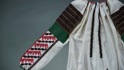 З квітами, птахами та геометричними взорами. Які вишиванки носили буковинці сто років тому