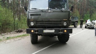 Рівненщина: "ВАЗ" влетів у "КамАЗ" через технічну несправність Рівненщина: "ВАЗ" влетів у "КамАЗ" через технічну несправність