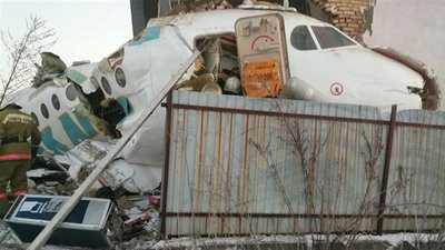 У Казахстані розбився літак зі 100 людьми на борту У Казахстані розбився літак зі 100 людьми на борту