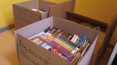 Різдвяні листівки, книжки та іграшки від житомирських ліцеїстів поїдуть дітям на деокуповану Харківщину Різдвяні листівки, книжки та іграшки від житомирських ліцеїстів поїдуть дітям на деокуповану Харківщину
