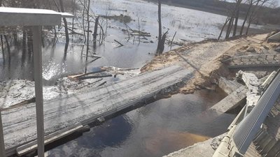 На Харківщині облаштували тимчасові об’їзди поблизу двох зруйнованих мостів