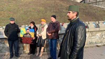 У Києві вшанували пам'ять волонтера Артема Мирошниченка, якого вбили на Донбасі за мову У Києві вшанували пам'ять волонтера Артема Мирошниченка, якого вбили на Донбасі за мову