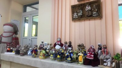 У Рівненському обласному перинатальному центрі відкрили виставку ляльки-мотанки У Рівненському обласному перинатальному центрі відкрили виставку ляльки-мотанки
