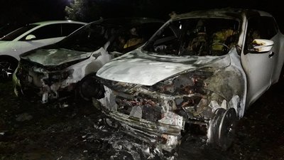 У Полтаві вночі згоріли шість автівок У Полтаві вночі згоріли шість автівок