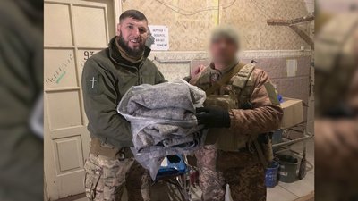 "Хочу швидше повернутися додому": у Рівному переселенка шиє ковдри для військових "Хочу швидше повернутися додому": у Рівному переселенка шиє ковдри для військових