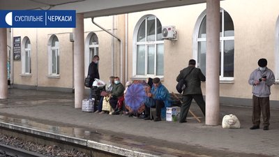 У Черкасах відновили рух залізницею та міжміськими автобусами