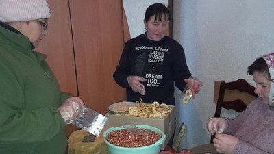 У громаді на Вінниччині готують вітамінні набори для українських захисників
