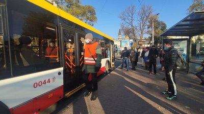 "Пасажири різні": як працюють контролери в громадському транспорті Одеси "Пасажири різні": як працюють контролери в громадському транспорті Одеси