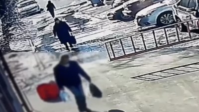 Сусід побив пенсіонерку