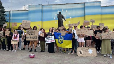 У Чернівцях люди четвертий день поспіль вийшли на акцію проти відставки Федорова