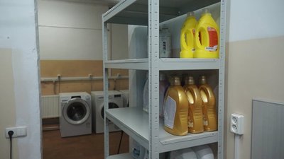 Грошей з пільговиків не братимуть. У прифронтовій Мар’їнці розпочала роботу соціальна пральня Грошей з пільговиків не братимуть. У прифронтовій Мар’їнці розпочала роботу соціальна пральня