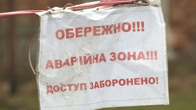 У Надвірній на Франківщині обвалився корпус гімназії. Як реагують педагоги, батьки та влада У Надвірній на Франківщині обвалився корпус гімназії. Як реагують педагоги, батьки та влада
