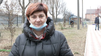 В Запорізькому дитячому будинку-інтернаті висадили 20 дерев В Запорізькому дитячому будинку-інтернаті висадили 20 дерев