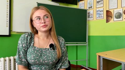 Випускниця ліцею №6 у Прилуках Анна Івахненко Випускниця ліцею №6 у Прилуках Анна Івахненко