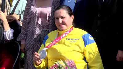 У Херсоні зустріли срібну призерку Паралімпійських ігор у Токіо Яну Лебєдєву У Херсоні зустріли срібну призерку Паралімпійських ігор у Токіо Яну Лебєдєву