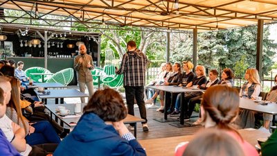 "Хотів долучитися": Дмитро Купцов із Полтавщини безплатно навчає людей фотографувати