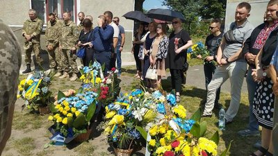 На Тернопільщині попрощалися з військовим Назаром Малікгулиєвим На Тернопільщині попрощалися з військовим Назаром Малікгулиєвим