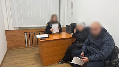 На Тернопільщині, судитимуть жінку, вдарила працівницю кав'ярні, за запізнення
