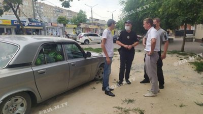 У Мелітополі продавець кавунів збив екоінспектора та втік на авто