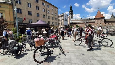 "Батяри на роверах": у Львові відбувся ретро-фестиваль міської культури "Батяри на роверах": у Львові відбувся ретро-фестиваль міської культури