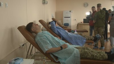 По 450 мілілітрів крові здавали як офіцери, так і курсанти прикордонної академії По 450 мілілітрів крові здавали як офіцери, так і курсанти прикордонної академії