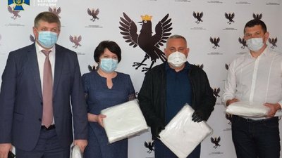СБУ передала засоби індивідуального захисту лікарням Прикарпаття СБУ передала засоби індивідуального захисту лікарням Прикарпаття