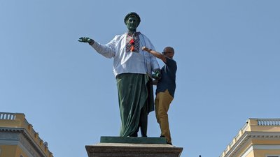 В Одесі люди з різних областей та держав вишикувалися у "Вишиванковий ланцюг" В Одесі люди з різних областей та держав вишикувалися у "Вишиванковий ланцюг"