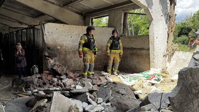 “Один кінь помер у мене на руках”: російська “Герань” влучила в стайню у Сумах