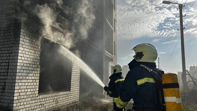У Черкасах спалахнула пожежа у Південно-Західному районі У Черкасах спалахнула пожежа у Південно-Західному районі