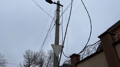 Пошкоджені будинки, будівлі, розкидані уламки та дерева: які наслідки чергових ударів по Херсону армії РФ Пошкоджені будинки, будівлі, розкидані уламки та дерева: які наслідки чергових ударів по Херсону армії РФ