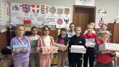 "Коробка тепла": до дня Святого Миколая у Луцьку збирають подарунки для військових "Коробка тепла": до дня Святого Миколая у Луцьку збирають подарунки для військових