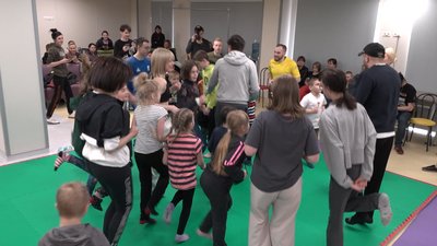 Спортивне тренування для дітей в лікарні Києва. Олімпійський чемпіон з Донецька розповів про вже друге таке заняття Спортивне тренування для дітей в лікарні Києва. Олімпійський чемпіон з Донецька розповів про вже друге таке заняття