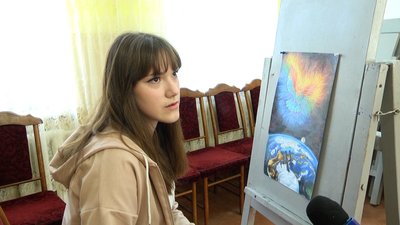 У Житомирі відкрилася виставка робіт учнів художньої школи під назвою "Мир і війна очима дітей" У Житомирі відкрилася виставка робіт учнів художньої школи під назвою "Мир і війна очима дітей"