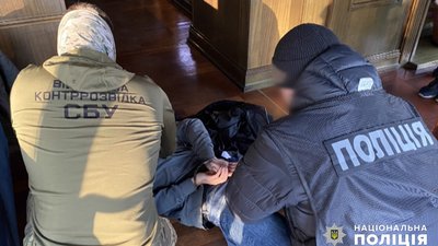 10 тисяч доларів за фіктивні документи для призовників: одеситу повідомили про підозру