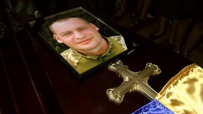 У Луцьку попрощалися з трьома загиблими військовослужбовцями У Луцьку попрощалися з трьома загиблими військовослужбовцями