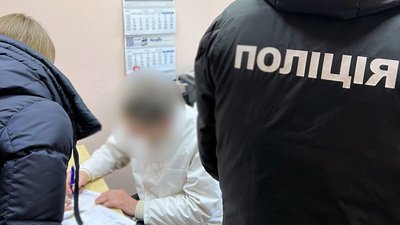 Продавали довідки про інвалідність для виїзду за кордон: у Києві поліція затримала підозрюваних