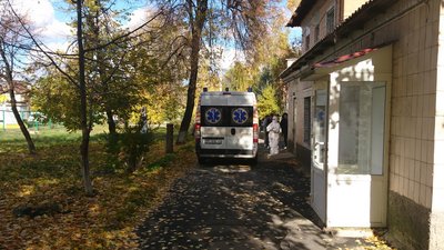 У Полтаві хворих на коронавірус доставляють до лікарень "другої хвилі" У Полтаві хворих на коронавірус доставляють до лікарень "другої хвилі"