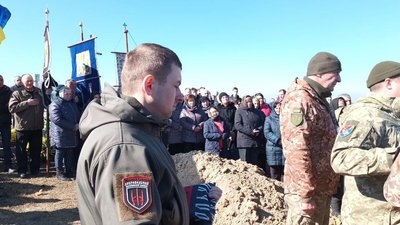 На Тернопільщині попрощалися із загиблим художником та бійцем Олегом Дробоцьким