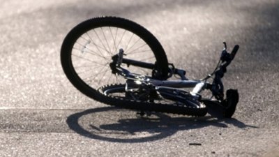 "Раптово виїхав на дорогу": на Волині авто збило дитину на велосипеді. Дитина у реанімації