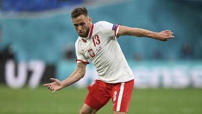 "Немає ганебнішого, ніж прикриватися добробутом сім'ї". Футболіста збірної Польщі розкритикували за перехід у клуб Росії