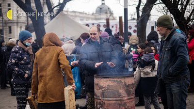 Як вокзал у Львові зустрічає переселенців. Фоторепортаж Як вокзал у Львові зустрічає переселенців. Фоторепортаж