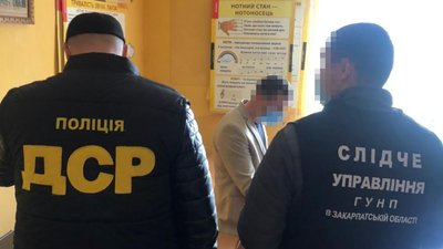 В отриманні хабаря підозрюють голову однієї з громад Хустського району