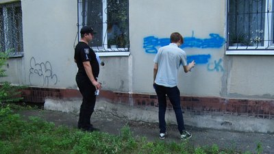 "Мене не змусили". У Сєвєродонецьку зафарбовували вуличну рекламу наркотиків "Мене не змусили". У Сєвєродонецьку зафарбовували вуличну рекламу наркотиків