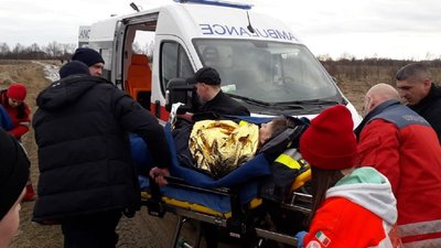 На Франківщині надзвичайники врятували рибалку, який провалився під лід На Франківщині надзвичайники врятували рибалку, який провалився під лід